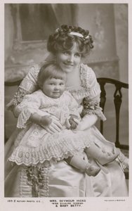 Mrs Seymour Hicks and daughter