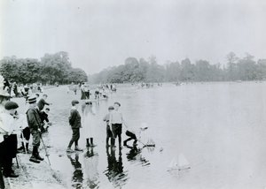 Round Pond, Kensington Gardens by English Photographer
