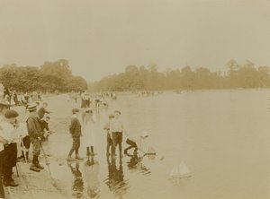 Round Pond, Kensington Gardens, London by English Photographer