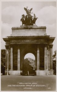 Wellington Arch and the Quadriga Group of Statuary
