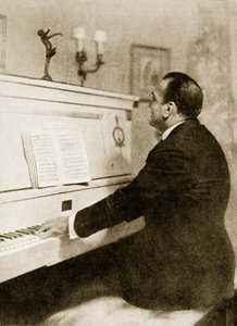 Enrico Caruso at the piano