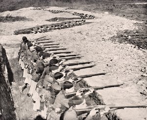 Glasgow Highlanders in Trenches, from 