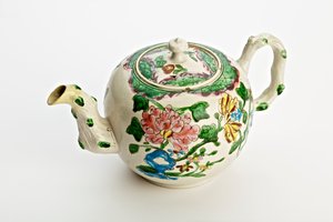 Staffordshire teapot decorated with chrysanthemums, 1760