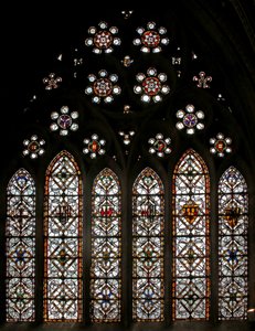 Window s5 depicting geometric grisaille and roundels in the tracery lights