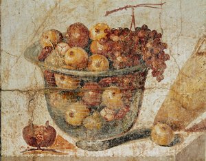 Glass bowl with fruit