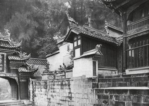 Kuanhien, Ori Lang Miao, Szechuan, First Frontcourt of the Ori Lang Temple by Ernst Boerschmann