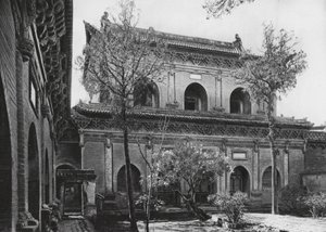 Taiyuanfu, Shuang ta sze, Shansi, Massive Hall by Ernst Boerschmann