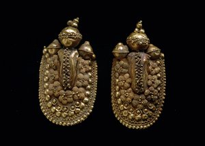 Etruscan art: gold earrings, Florence, Museo Archeologico by Etruscan Etruscan