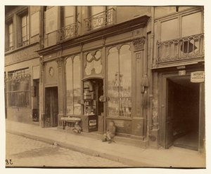 Boutique Louis XVI, 3 quai Bourbon by Eugène Atget