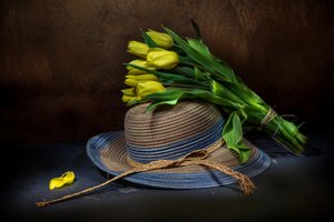 Fresh Tulips Straw Hat