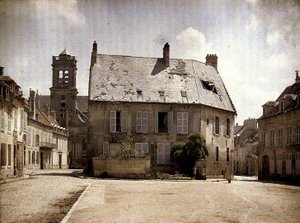 House with damaged roof, Soissons, Aisne, 1917 by Fernand Cuville