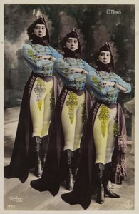 Three identical women by French Photographer