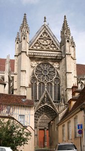 The south façade and rose window