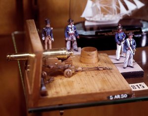 Military model: soldiers and a cannon of the French navy miniatures by French School
