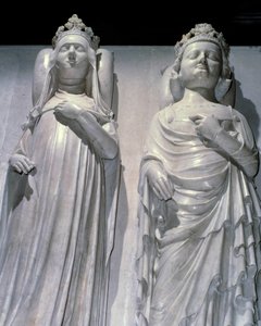 The marble tombs of Queen Joan of Evreux (1307-1371) and King Charles IV Le Bel (1294-1328). It is the same model as that of Maubuisson, made on the order of the queen by Jean de Liege