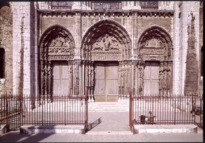 West facade with the three doors of the Royal Portal depicting the Ascension, Christ in Majesty with the Symbols of the Evangelists and the Apostles and the Madonna and Child Enthroned