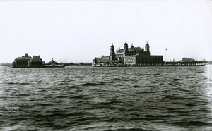 Ellis Island, New York Harbour, 1903 by G.P. Hall und Sohn