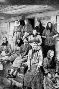 Land-working women, East Prussia by Georg Haeckel
