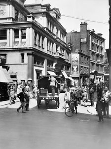 Leadenhall Street Looking West, City of London by George Davison Reid