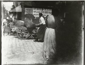 Activity in Houtkopersdwarsstraat and Jodenbreestraat in Amsterdam by George Hendrik Breitner