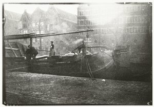 Government Warehouses on the Brouwersgracht in Amsterdam by George Hendrik Breitner