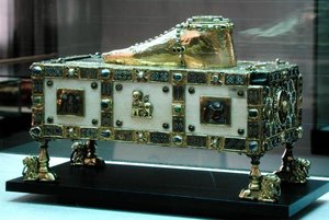 Portable altar of St. Andrew, also known as the Egbert Shrine, made by the workshop of goldsmiths patronised by Archbishop Egbert of Trier c.980-990