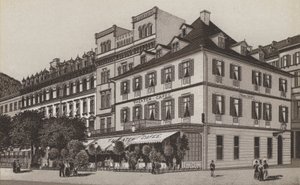 Theater Cafe, Goldner Schild by German School