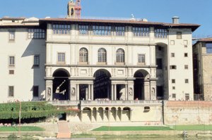 Facade of the Uffizi Gallery on the Arno
