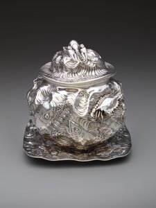 Oyster tureen with stand
