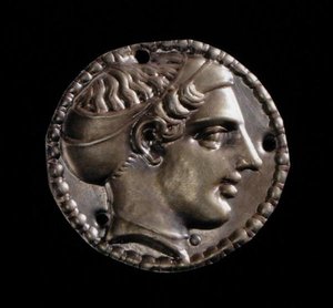 Gold applique female head wearing a sakos, from Kerch, 5th century
