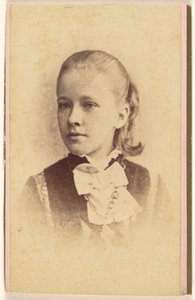 Unidentified Young Girl, Vignette Style by Hastings and White and Fisher