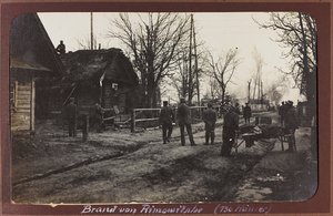 First World War: Ukraine in the years 1914-1916 during the invasion of the German army. Military with a wounded (b/w photo) by Heldenfriedhof Dsessentniki (attr. to)