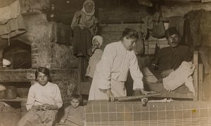 First World War: the Ukraine in the years 1914-1916 during the invasion of the German army. Family inside a house by Heldenfriedhof Dsessentniki (attr. to)