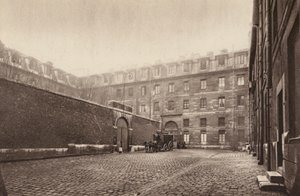 Interior Court of St-Lazare, Women