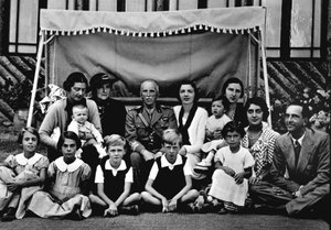 The Italian royal family. In the center Victor Emmanuel III. Among the children sitting, the 3rd from the left is Prince Victor Emmanuel, the last to the right his father Humbert II. 19th century