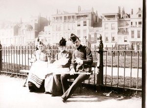 People on a bench, Rotterdam
