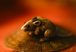 Antique Japanese Ivory Netsuke Miniature Sculpture of a Rat