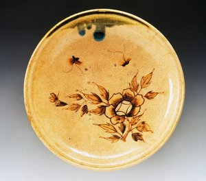 Decorated enamel stoneware tray with two butterflies and peony, late 18th century-early 19th century, Seto manufacture
