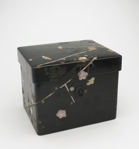 Mask box with fitted cover, Edo period