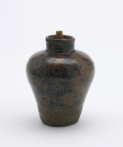 Tea caddy, in jar shape, used as bottle for candy pellets, Edo period by Japanese School
