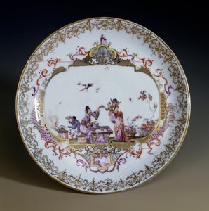 Meissen Porcelain. Chinoiserie representing Asian characters drinking tea. Saucer decorated by Johann Gregor Hoeroldt, circa 1730