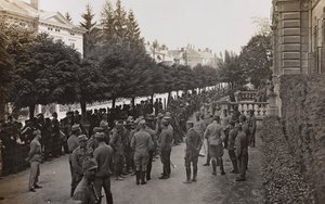 Album "My World War - Memories of the South-Western Front in Carinthia, Italy, Trentino-Alto Adige 31/03/1915-12/11/1918 - Josef Zohles Wien": Soldiers with Many Prisoners by Josef Zohles
