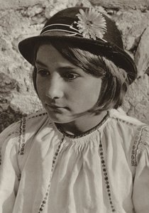 Dragus, Peasant Girl