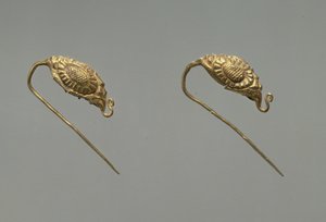 Pair of gold earrings, Liao Dynasty, 10th-11th century