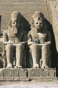 Colossal sandstone figures of enthroned Ramses II by Unbekannt Unbekannt