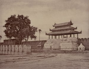 Amerapoora: Ooh-nein Gate of the City by Linnaeus Tripe