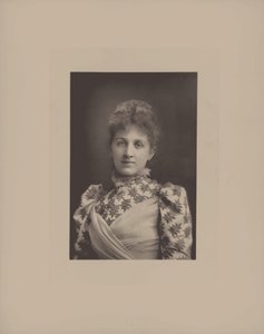 Portrait of the pianist and composer Liza Lehmann 1862-1918 by London . Photo studio W. and
