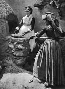 Women at the oven, Sardinia, Italy, 1937 by Martin Hurlimann