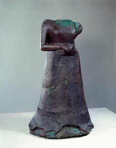 Elamite civilization: bronze statue of Queen Napir Asu with Elamite inscription. 1250 BC. From the site of Susa, Iran