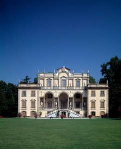 Facade of Villa Mansi